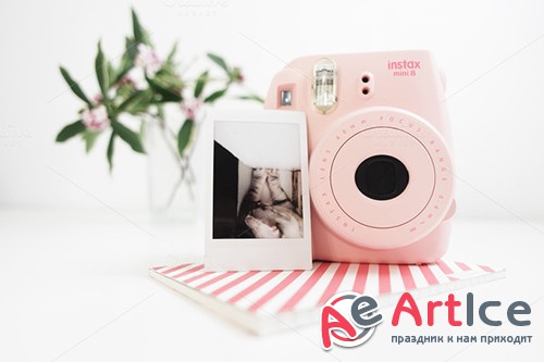 Camera Instax mini Pink / Hero image - Creativemarket 559213